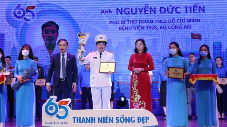 Thanh niên Thủ đô sống đẹp được vinh danh, xịn sò quá đi! ✨