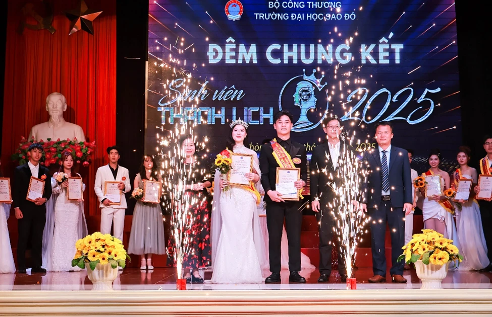 Đêm chung kết "Sinh viên thanh lịch năm 2025" Trường ĐH Sao Đỏ cháy hết nấc ✨