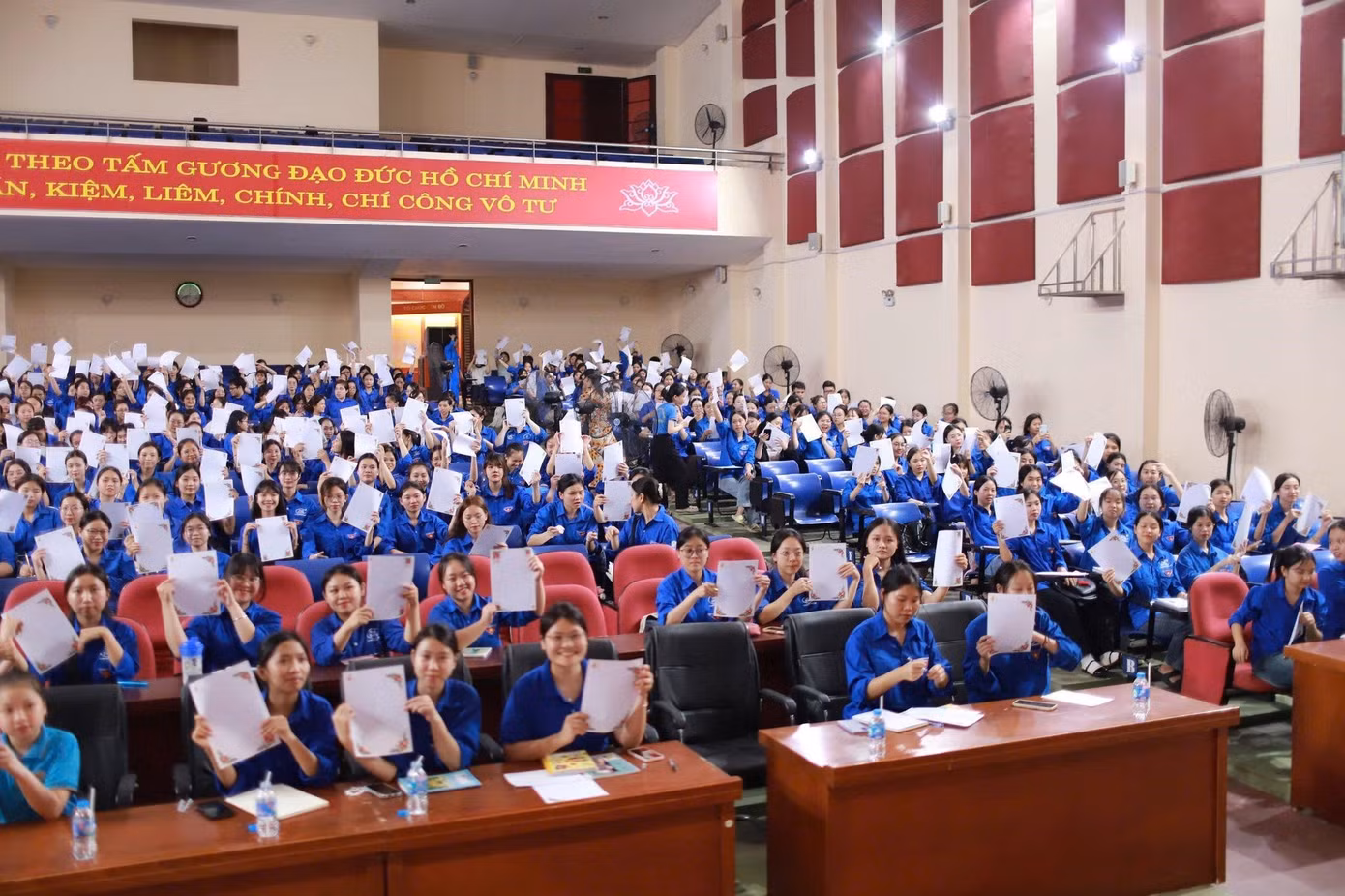 20bcce12e9bfa5552c26.jpg