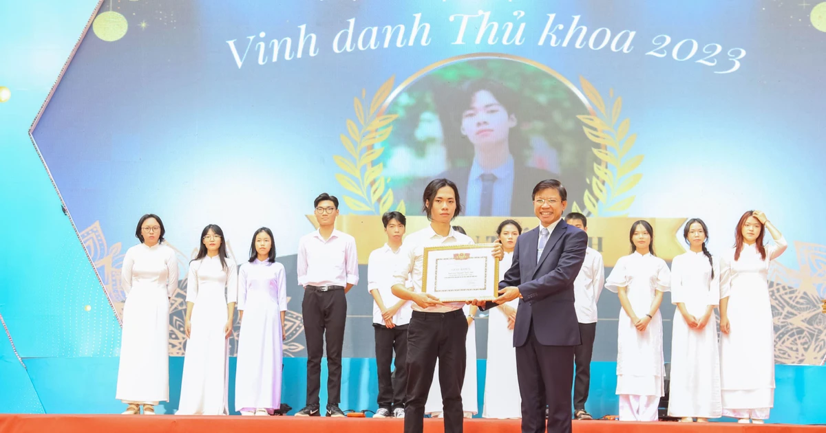 Thủ khoa đầu vào khoa Tâm lý học USSH: Kiên trì đuổi theo ước mơ đến cùng