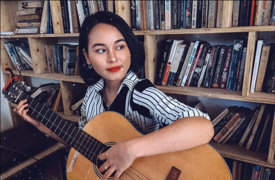 Nữ sinh cover "Đà Nẵng ngày bão giông" tặng bạn trai bác sĩ và hội chiến binh áo trắng