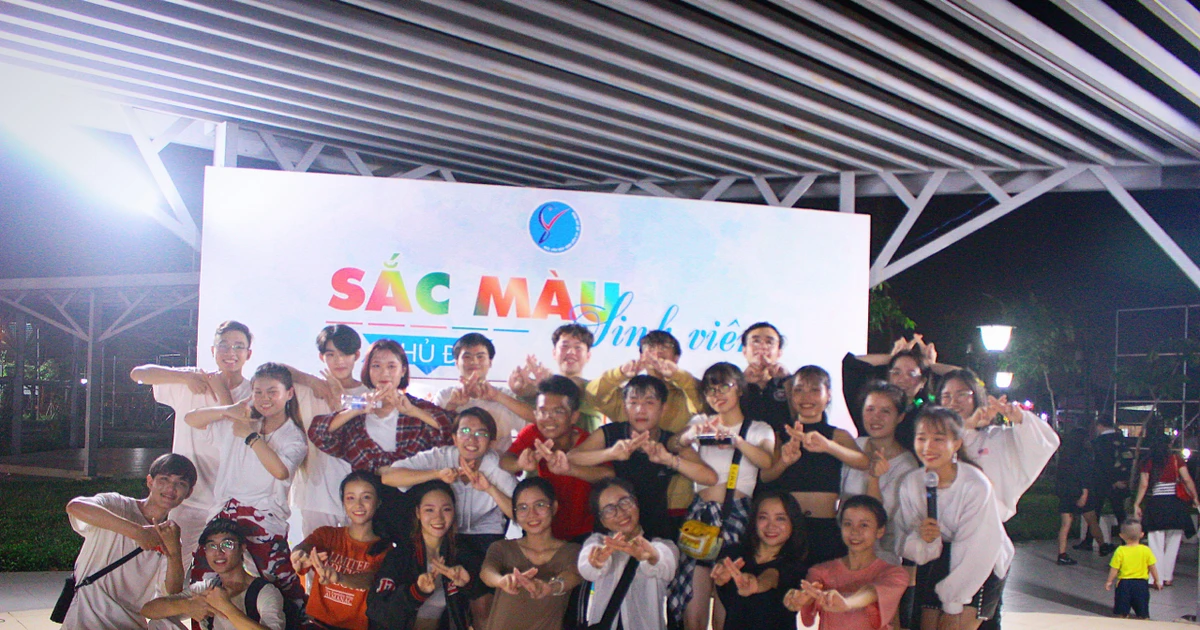 Cuối tuần cháy hết mình với sân chơi văn nghệ "Sắc màu sinh viên" ✨
