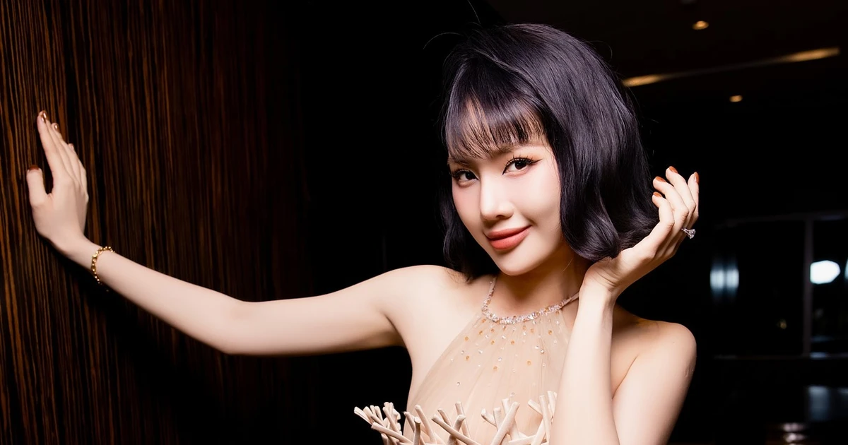Bùi Quỳnh Hoa khoe lưng trần cực phẩm với váy mây tre, thời trang truyền thống mà chất lừ