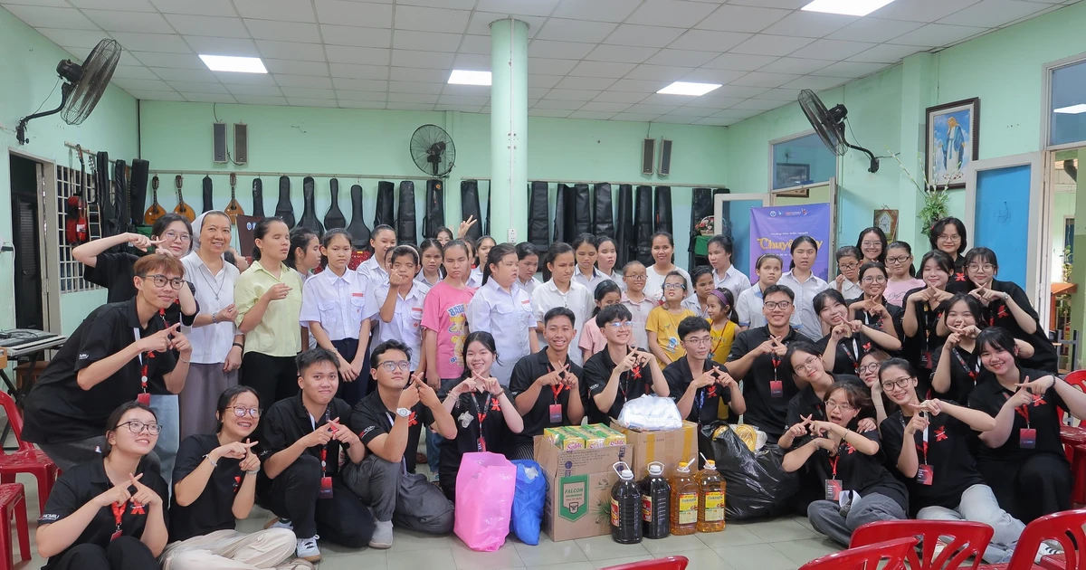 Trao yêu thương đến các em nhỏ khiếm thị – Hành trình ý nghĩa của GenZ