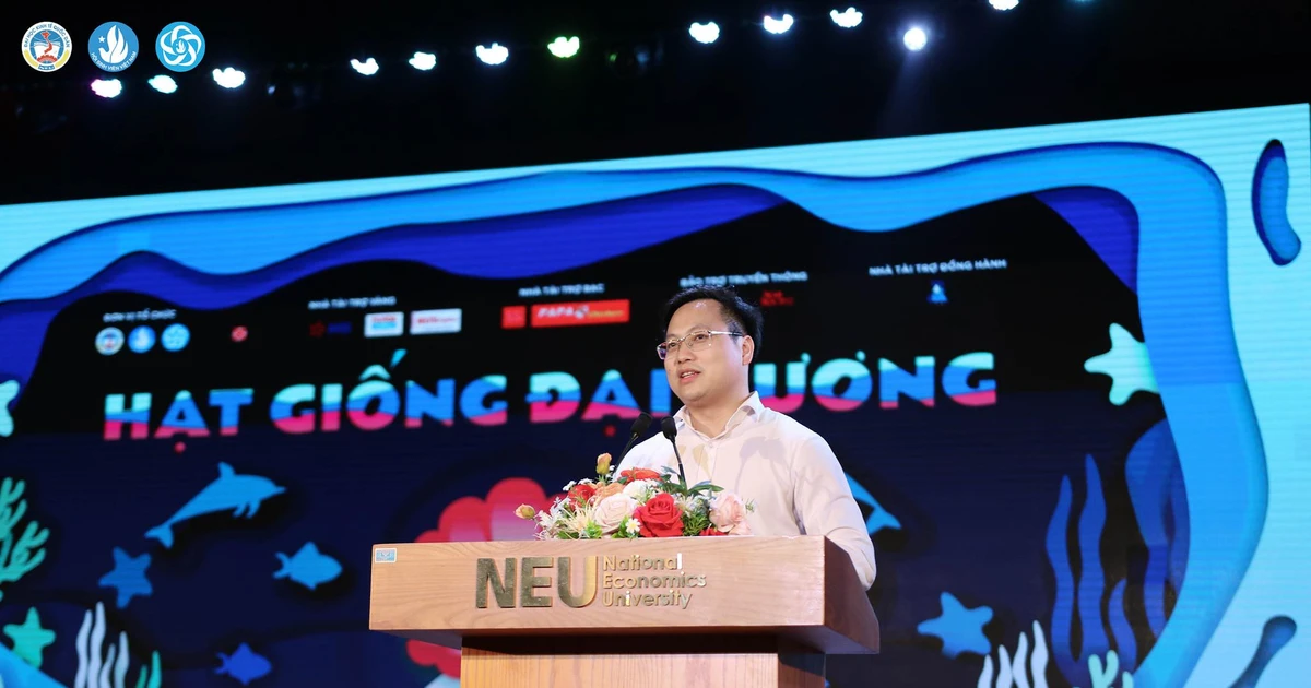 Gala vinh danh sinh viên 5 tốt 2022: Rực cháy khao khát tuổi xuân ĐH Kinh tế Quốc dân