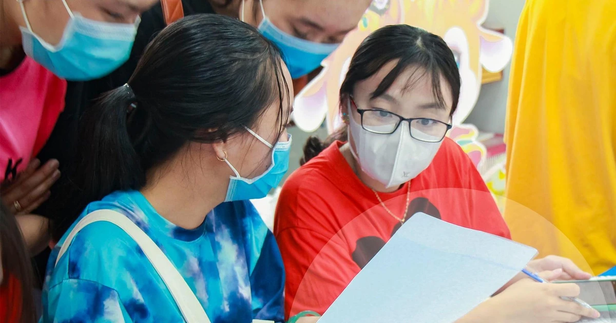 Điểm chuẩn năm 2021 tăng vọt - "Nước lên thì thuyền cũng lên" mà thôi!