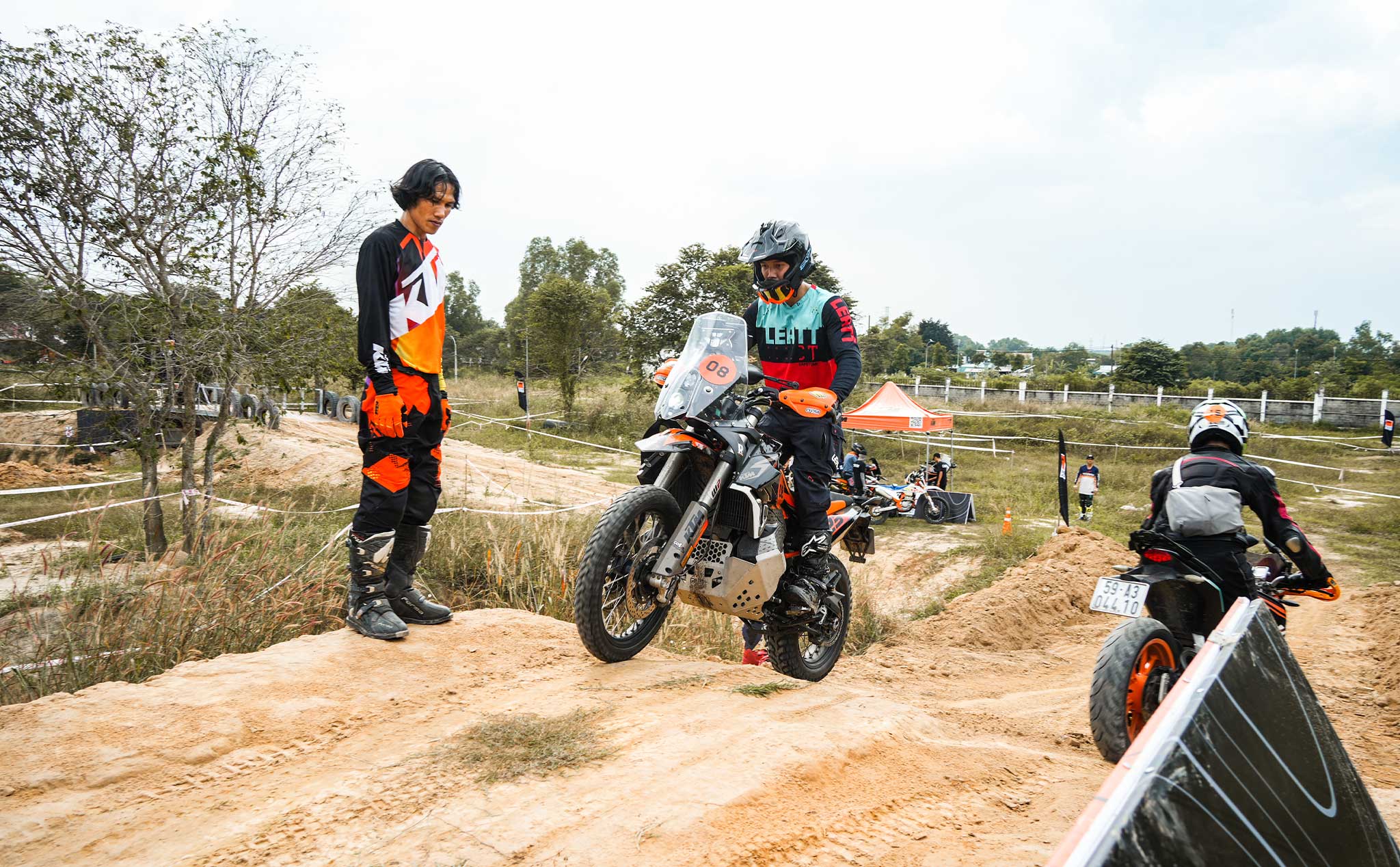 KTM Việt Nam lần đầu mở lớp huấn luyện kỹ năng lái xe Adventure và Enduro - Xịn như ở nước ngoài luôn