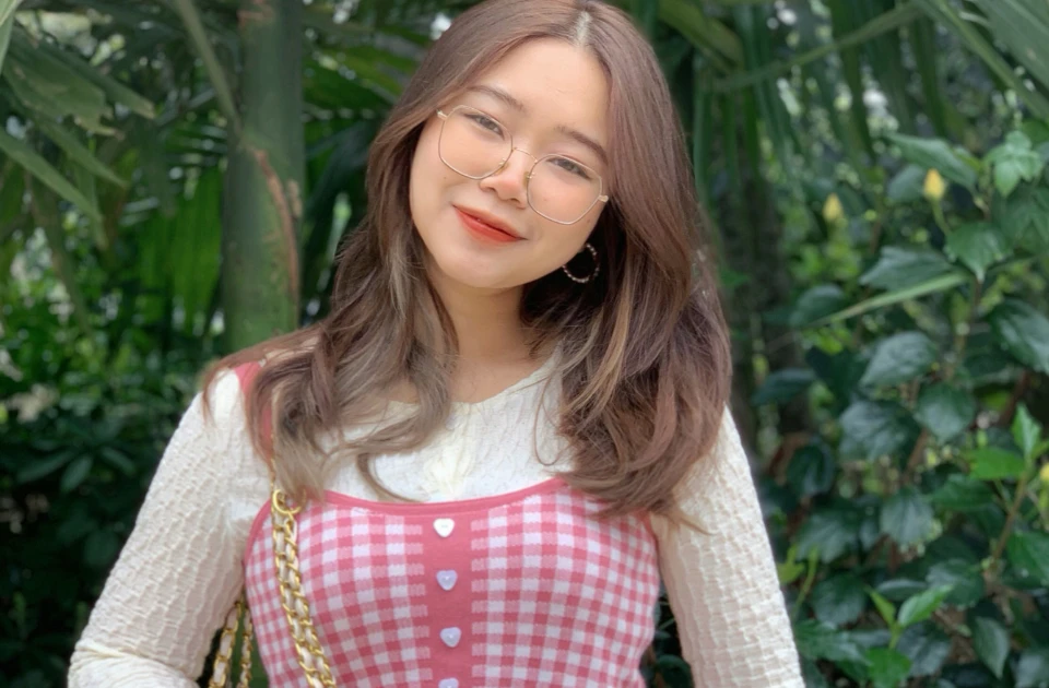 Nữ sinh Ngoại thương "gây sốt" với loạt clip học tiếng Anh cực đỉnh khiến GenZ mê mệt