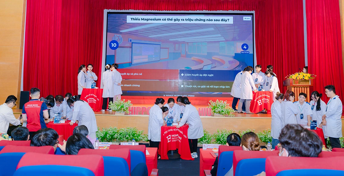Sinh viên khối Sức khỏe "thử lửa" thực tiễn y khoa cực nghiêm túc