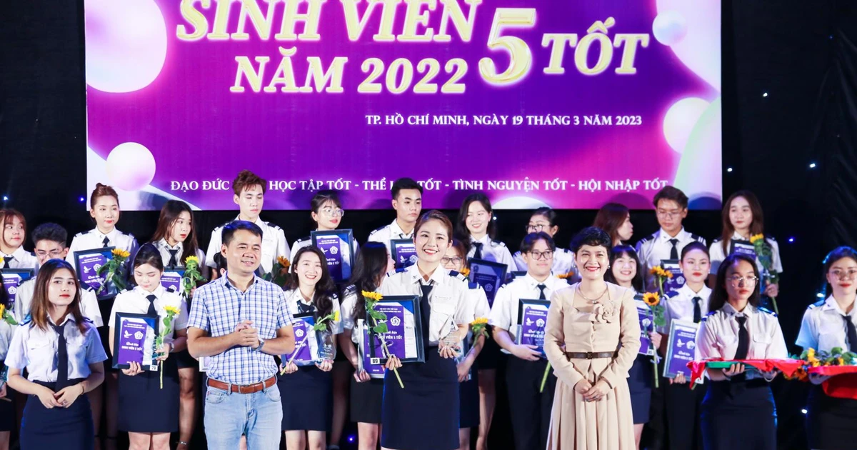 Học viện Hàng không Việt Nam vinh danh hàng trăm sinh viên 5 tốt - Xịn xò quá trời!
