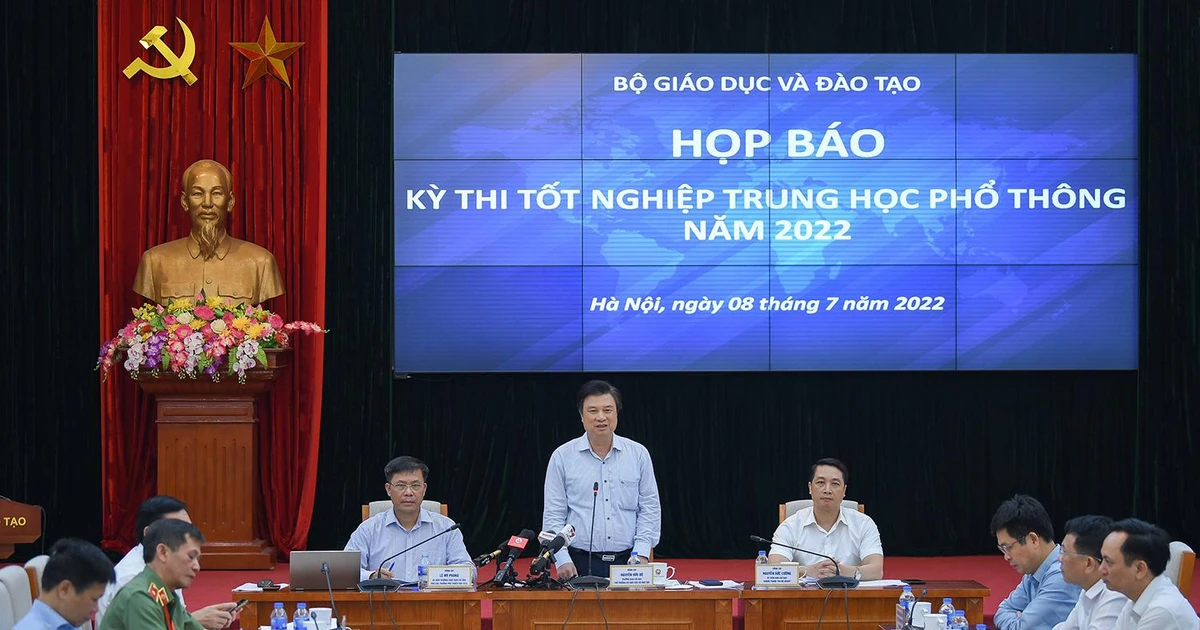 Kỳ thi tốt nghiệp THPT 2022: Diễn ra cực chill, 50 bạn bị đình chỉ vì vi phạm quy chế