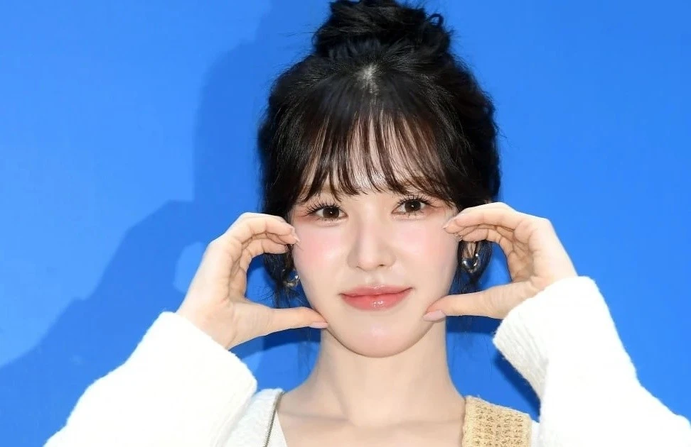 Wendy Red Velvet - nữ idol mà ai cũng muốn "cùng che ô" nhất Kpop đây rồi! ☔✨