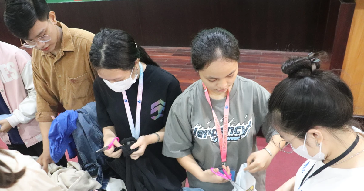 Gen Z hành động vì môi trường: Sinh viên nhiệt tình tham gia thu gom rác tái chế ♻️