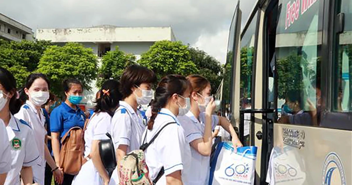 54 "chiến sĩ áo trắng" tình nguyện lao vào tâm dịch Bắc Giang - Nhiệt huyết tuổi trẻ đây rồi!