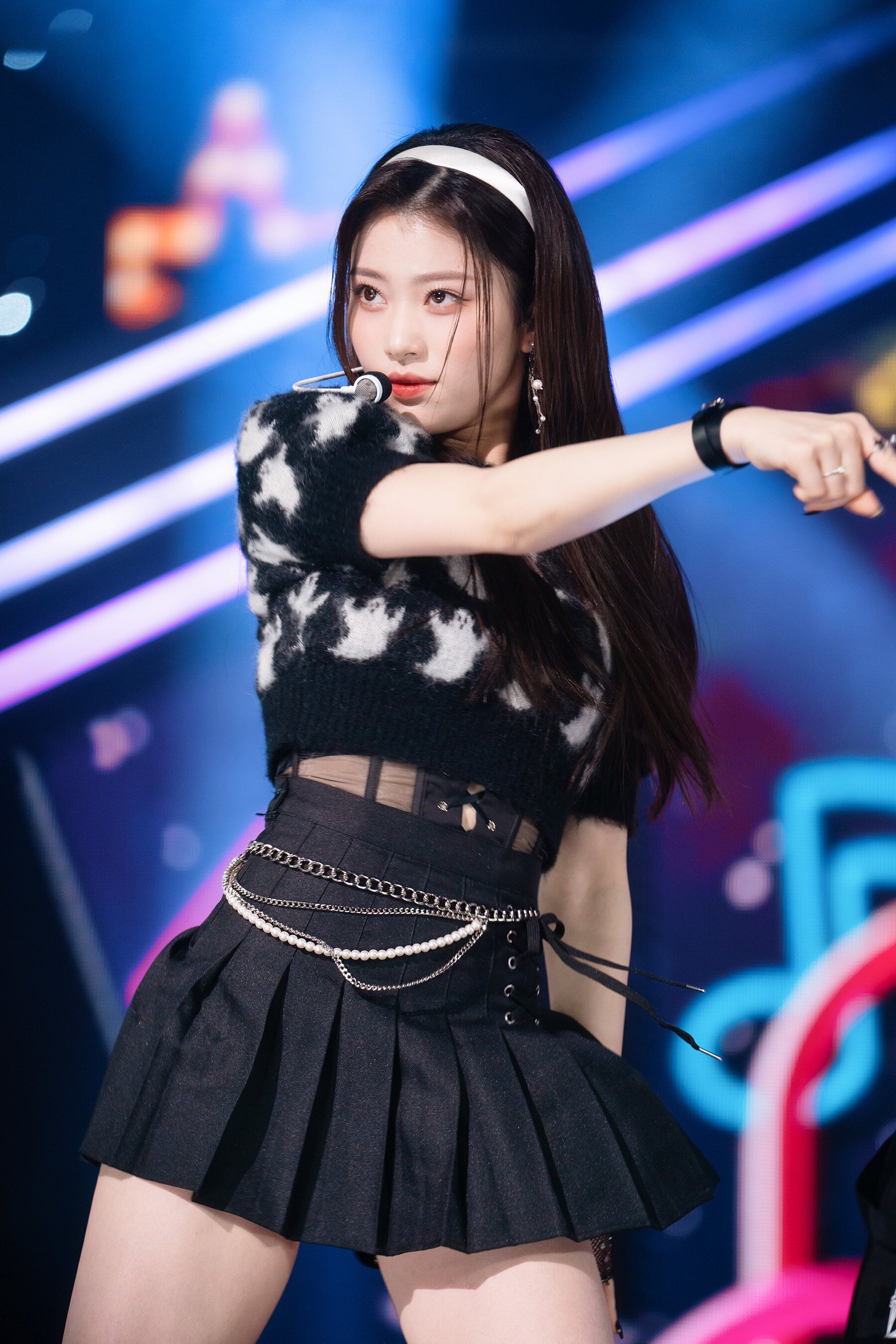 2af8fe7bacf9a1798a6b.jpg
