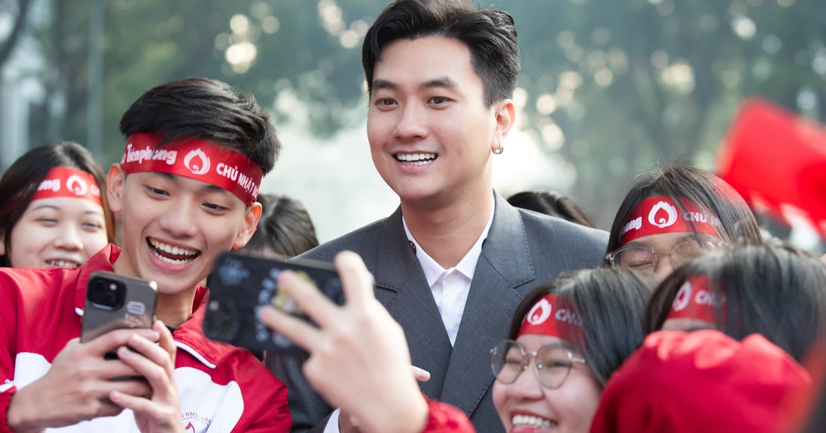 Diễn viên Phạm Anh Tuấn 'sốc visual' vì độ hot của Chủ Nhật Đỏ quá trời quá đất