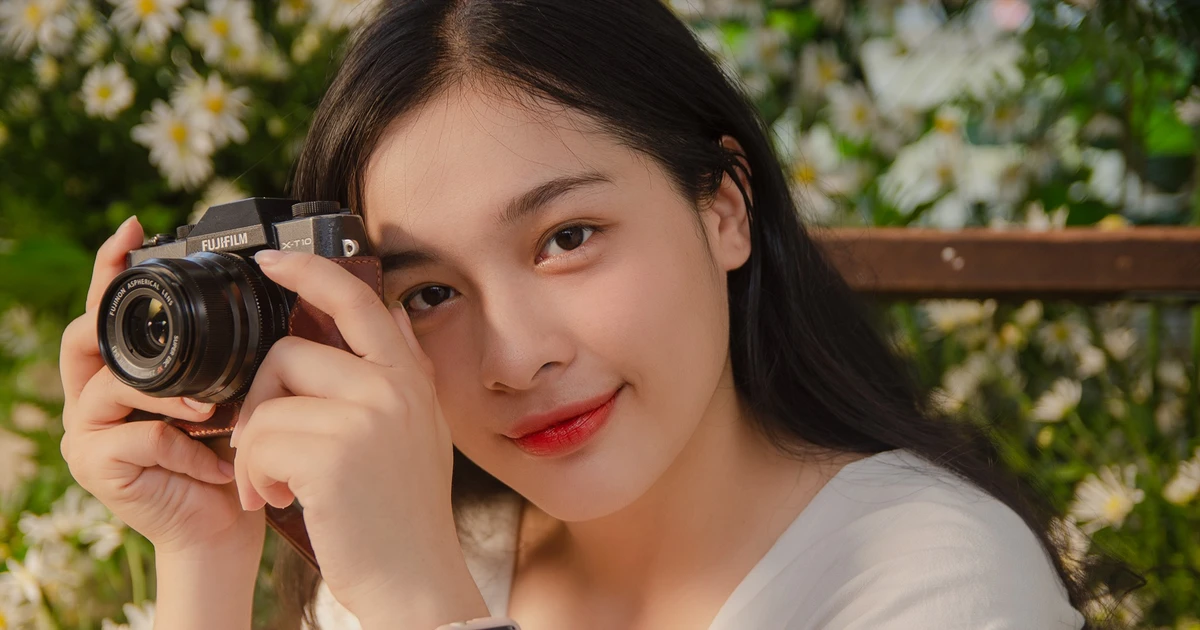 Nữ sinh Cà Mau học chuyên Sinh cấp 3 tốt nghiệp Thủ khoa Đại học ngành Văn học nhưng plot twist phát sốt