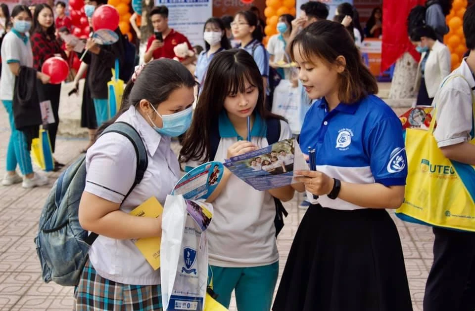 ĐH CNTT (ĐHQG TP.HCM) công bố điểm sàn 22 - Gen Z mơ code phải chuẩn bị ngay!