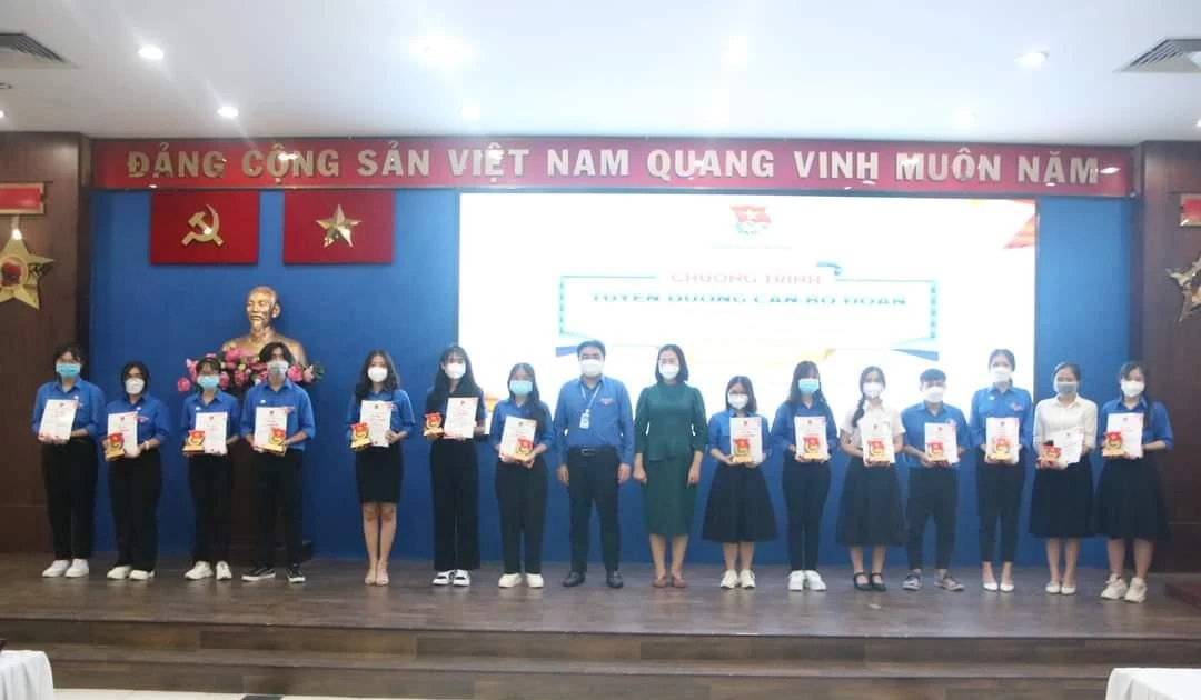 167 cán bộ Đoàn học đỉnh được vinh danh vì trúng tuyển ĐH, cao đẳng ✨