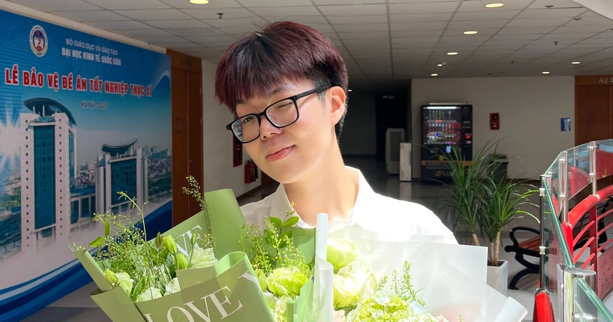 Nam sinh tốt nghiệp GPA 4.0: 'Thủ khoa chỉ là bước đệm, không phải chìa khóa vạn năng đâu nha'