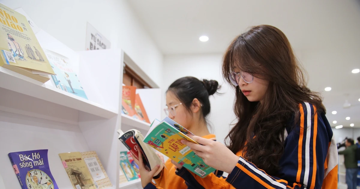 Lễ phát động chương trình 'Mỗi thanh niên một cuốn sách làm bạn' 2023 - Gen Z ơi, cùng nhau cày sách thôi!