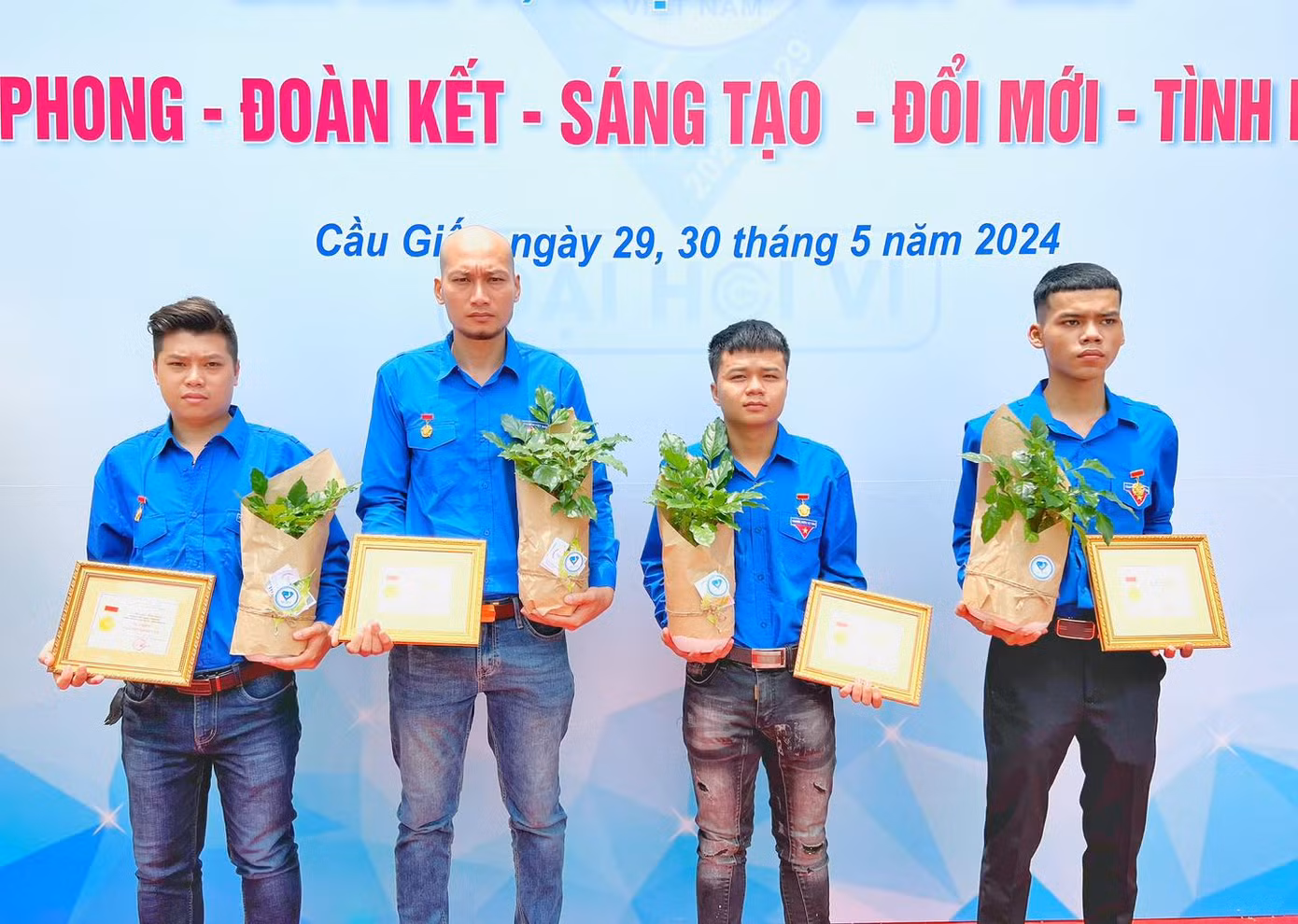 2e529f53fe67fb809276.jpg