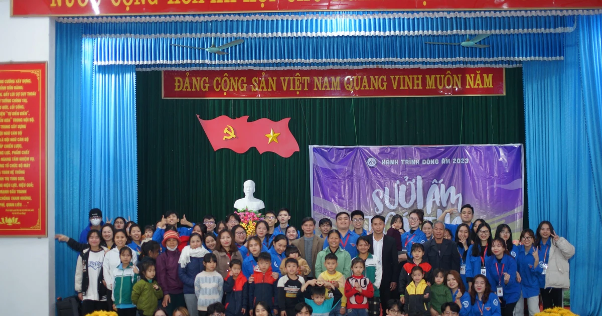 Đại học Thương Mại tổng kết Chương trình Đông Ấm 2023 - Lan tỏa yêu thương khắp mọi miền