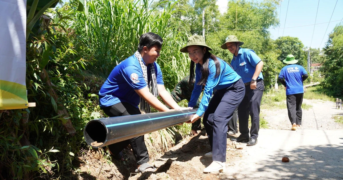Bí thư TW Đoàn Nguyễn Phạm Duy Trang ghé thăm đội hình 'Mùa Hè Xanh' siêu nhiệt huyết tại Phú Yên