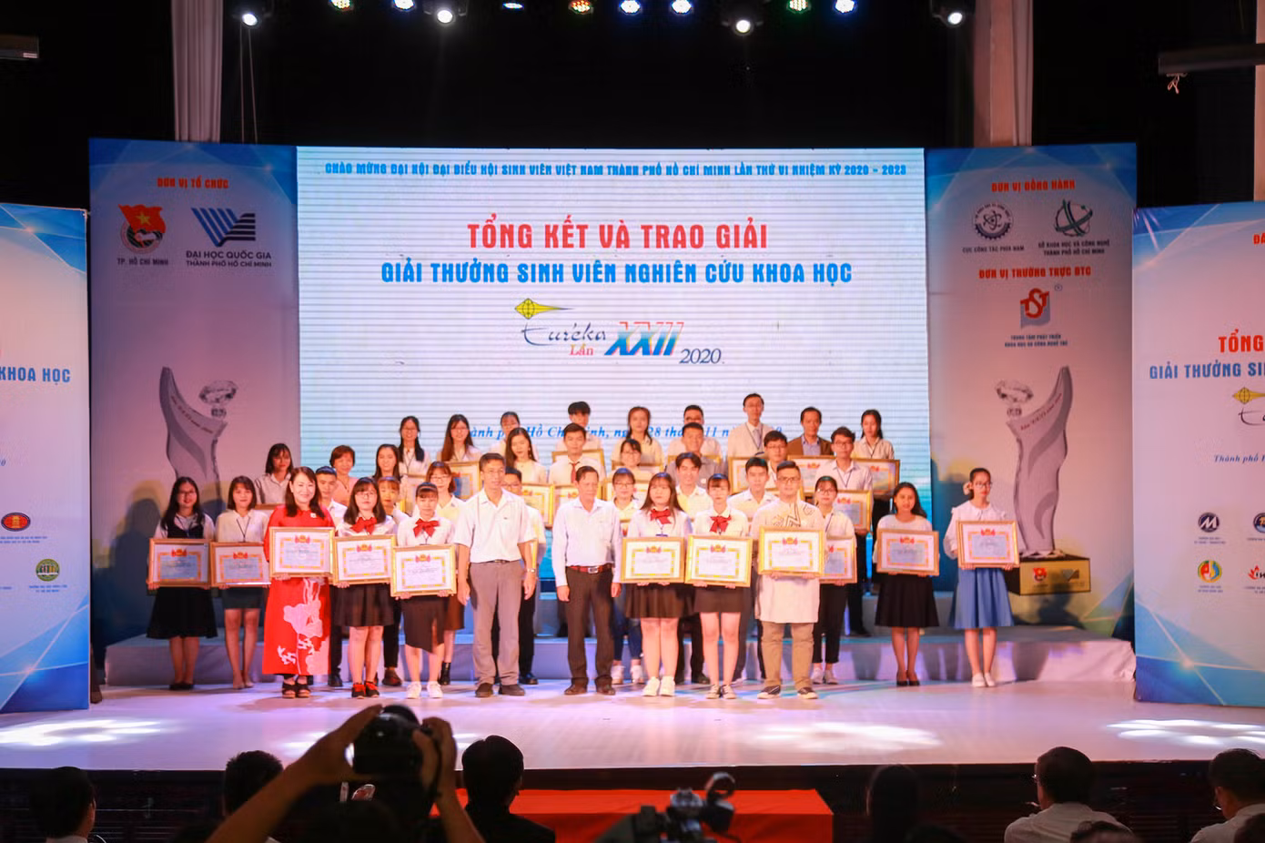 2edf39446c6b42c794f8.jpg