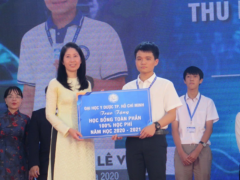 Học phí đại học tăng "trần nhà": Các trường xử lý sao cho sinh viên yên tâm học hành?