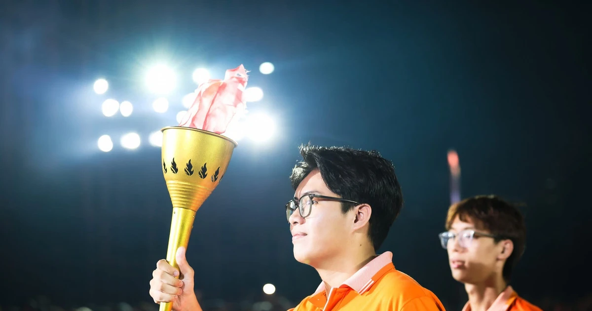 Nam sinh từ trượt 6 nguyện vọng đến ẵm 6 kỳ học bổng liền tay - comeback đỉnh của chóp