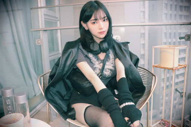 Nữ streamer bật khóc vì ăn ức gà trong cửa hàng tiện lợi, bị ném đá tơi bời chỉ vì một chi tiết nhỏ xíu