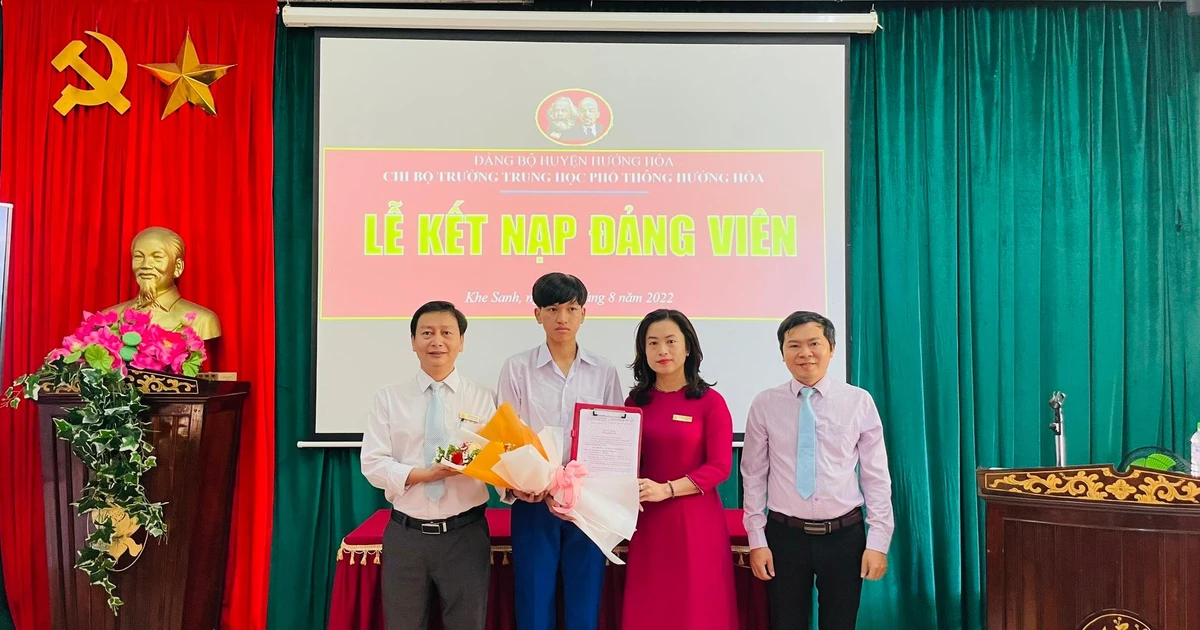 Nam sinh miền núi Quảng Trị đỗ Ngoại Thương được kết nạp Đảng ở tuổi 18 - Xịn xò quá đi!