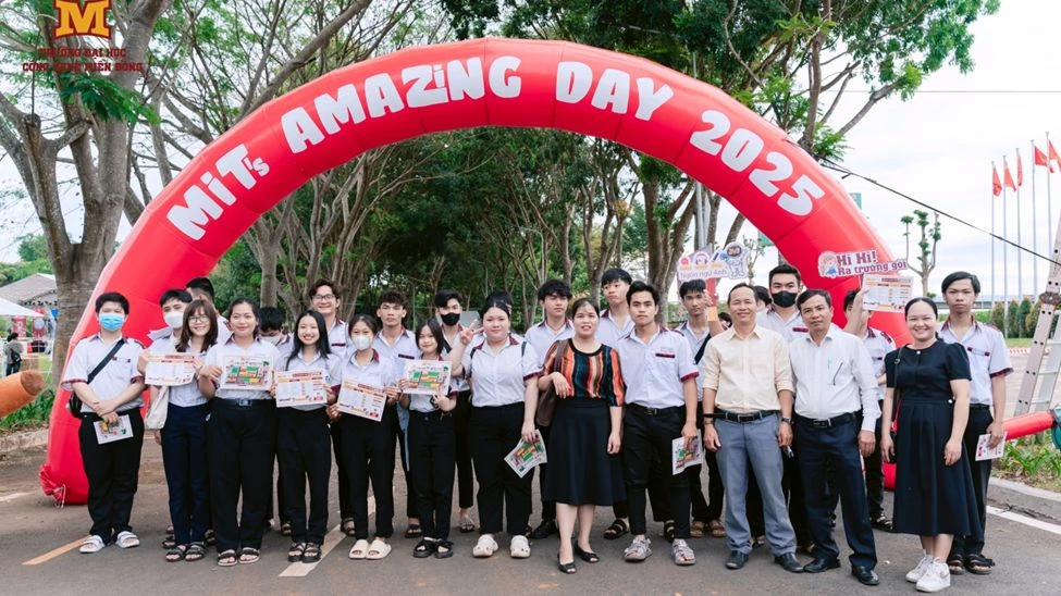 Hơn 3.000 bạn học trò THPT cháy hết mình tại ngày hội hướng nghiệp MIT's Amazing Day 2025
