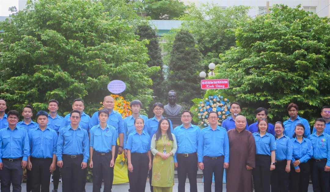 Tuổi trẻ Sài Gòn dâng hương tưởng nhớ Bác sĩ Phạm Ngọc Thạch nhân dịp 115 năm ngày sinh