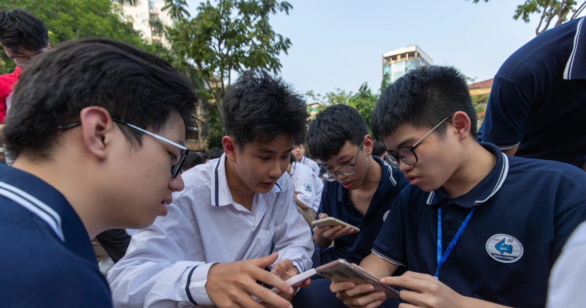 UNLOCK THE IELTS 2025 khuấy động THPT Nhân Chính: Dạng bài phiên âm mới lạ khiến nhiều thí sinh bất ngờ