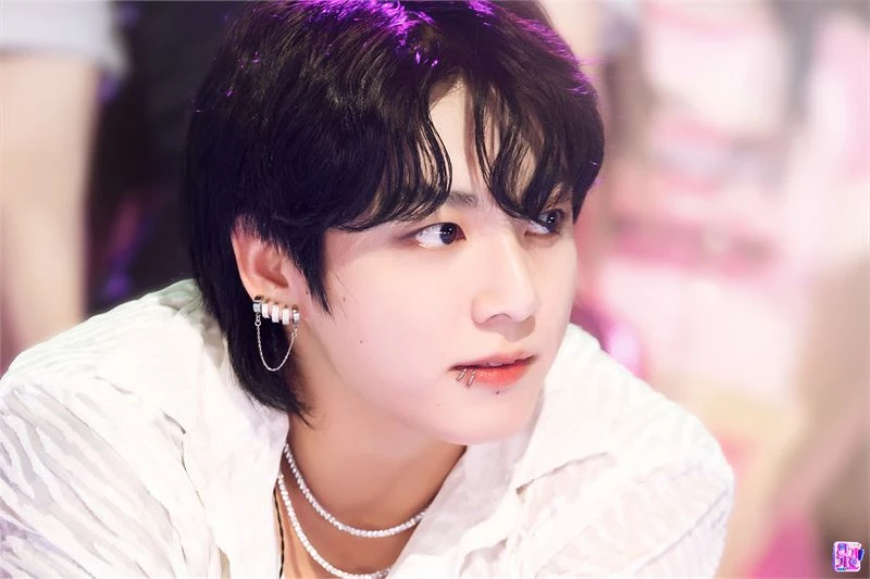 Jungkook (BTS) lại làm nên lịch sử K-pop, nhưng hành động này mới thực sự khiến ARMY "đổ rầm"