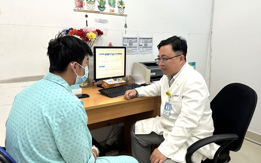 Chàng trai 24 tuổi suýt mất "cậu nhỏ" vì tin thợ xăm cắt bao quy đầu tại nhà