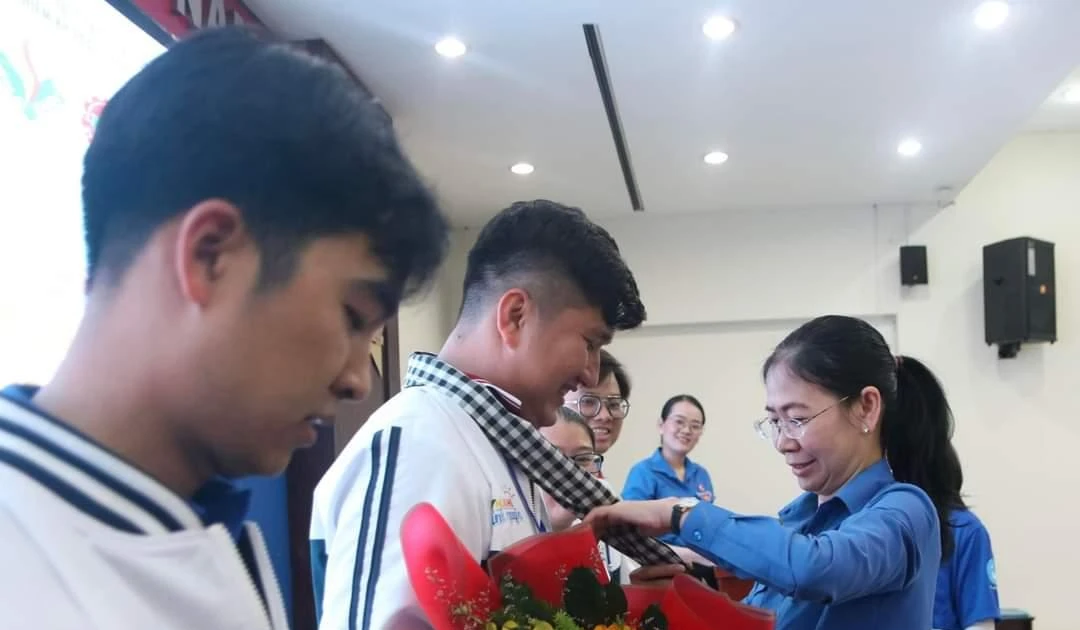 72 bạn sinh viên Malaysia đổ bộ Sài Gòn tham gia Mùa Hè Xanh, vibe tình nguyện quốc tế đỉnh quá