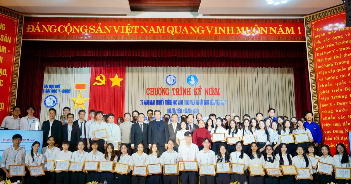 Sinh viên ĐH Y - Dược Huế khoe thành tích khủng: Vừa giỏi học thuật, vừa đỉnh nghiên cứu, làm phong trào cũng xịn sò!