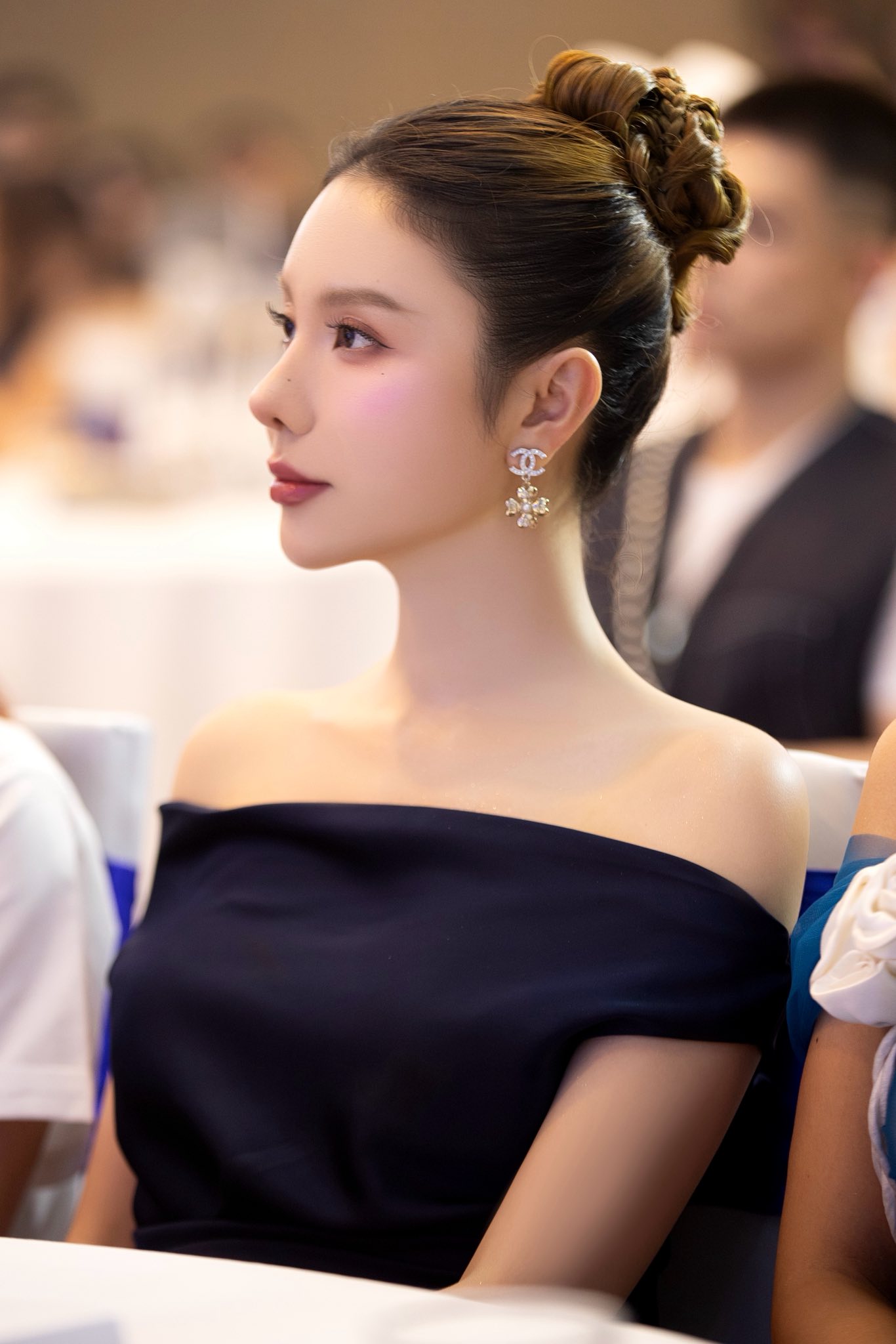 375fcd3ed7a9e9f17bf7.jpg