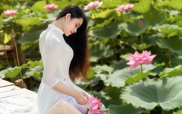 Nữ sinh Ngân hàng gây sốt với visual trong trẻo, nụ cười răng khểnh đốn tim