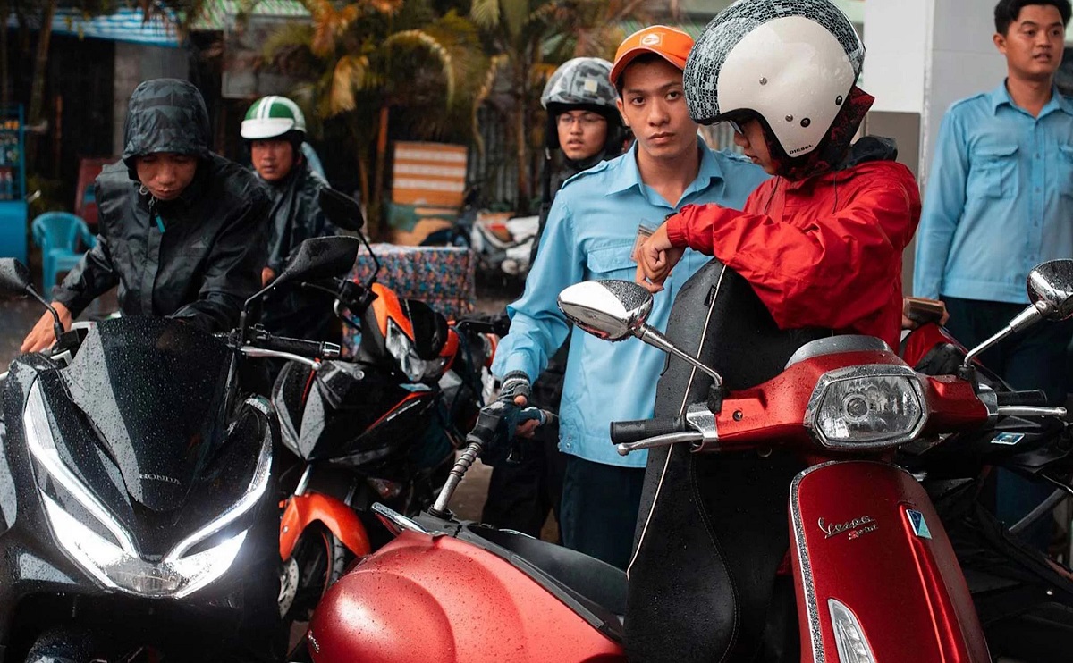 Xăng giảm sốc 21k tối nay 28/6, toàn bộ xăng dầu "chạm đáy" rồi nè - Đổ đầy bình Piaggio hết bao nhiêu?