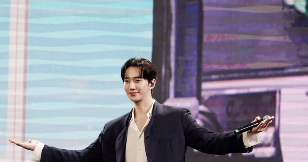 Lee Jun Ho "thả thính" fan cực mạnh trong lần đầu đến Thượng Hải