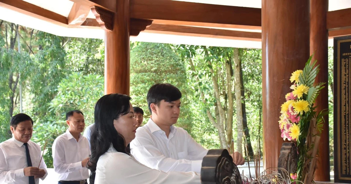 Đoàn T.Ư Đoàn về Hà Tĩnh dâng hương tại các địa chỉ đỏ, tưởng nhớ anh hùng liệt sĩ ️