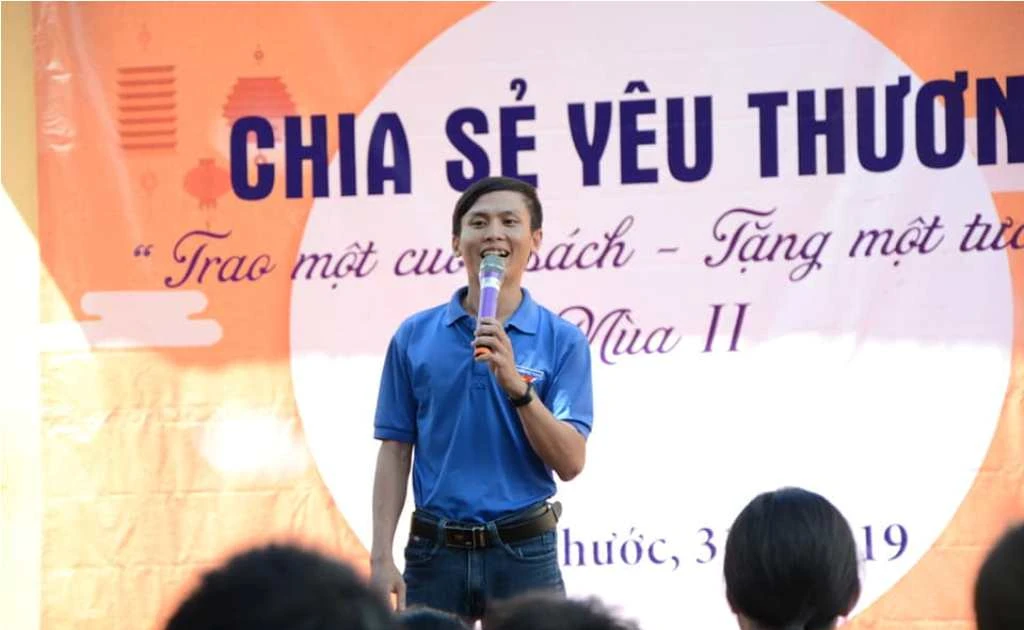 Chàng thủ lĩnh sinh viên đa năng: Từ ngành Luật đến giảng đường Đoàn, vẫn cân cả dạy học lẫn làm MC