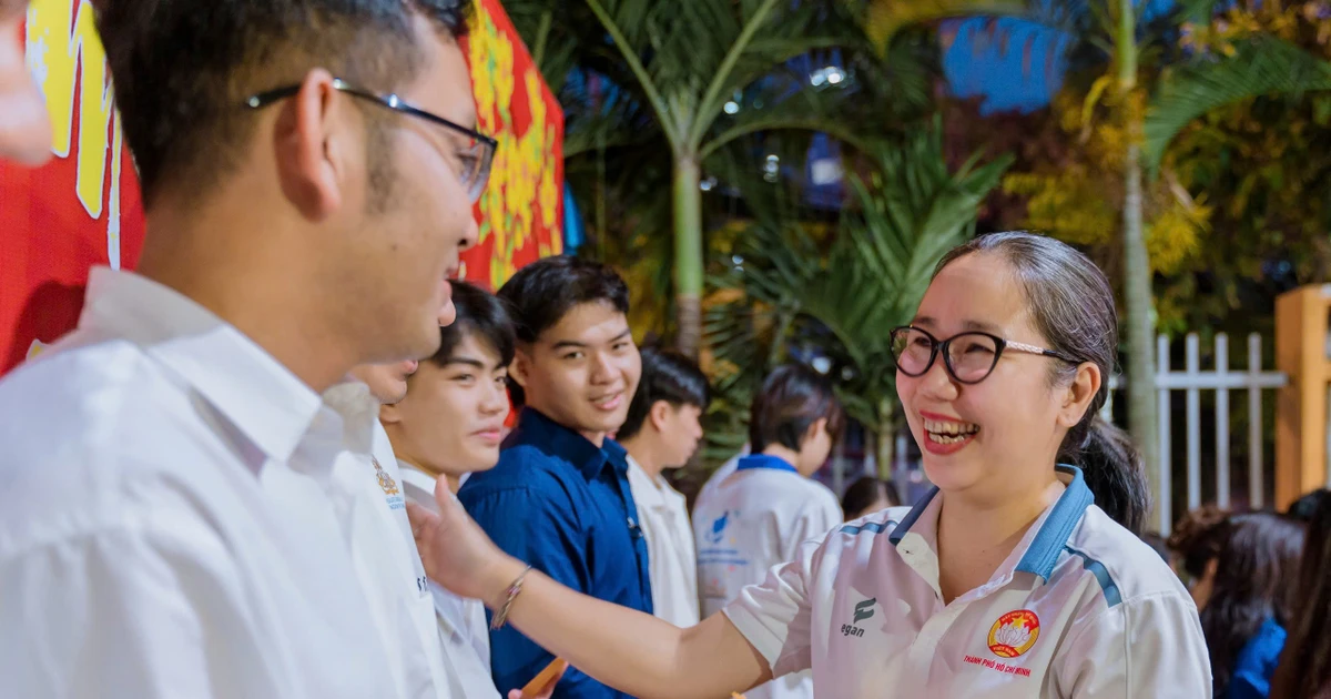 Sinh viên Lào, Campuchia xịn sò đón Tết cổ truyền Việt Nam cùng hội bạn thân