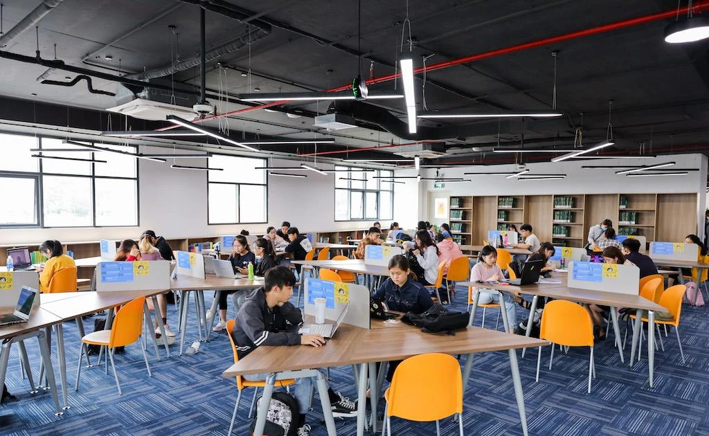 Các trường đại học chung tay "gánh" học phí với sinh viên mùa COVID-19 ❤️