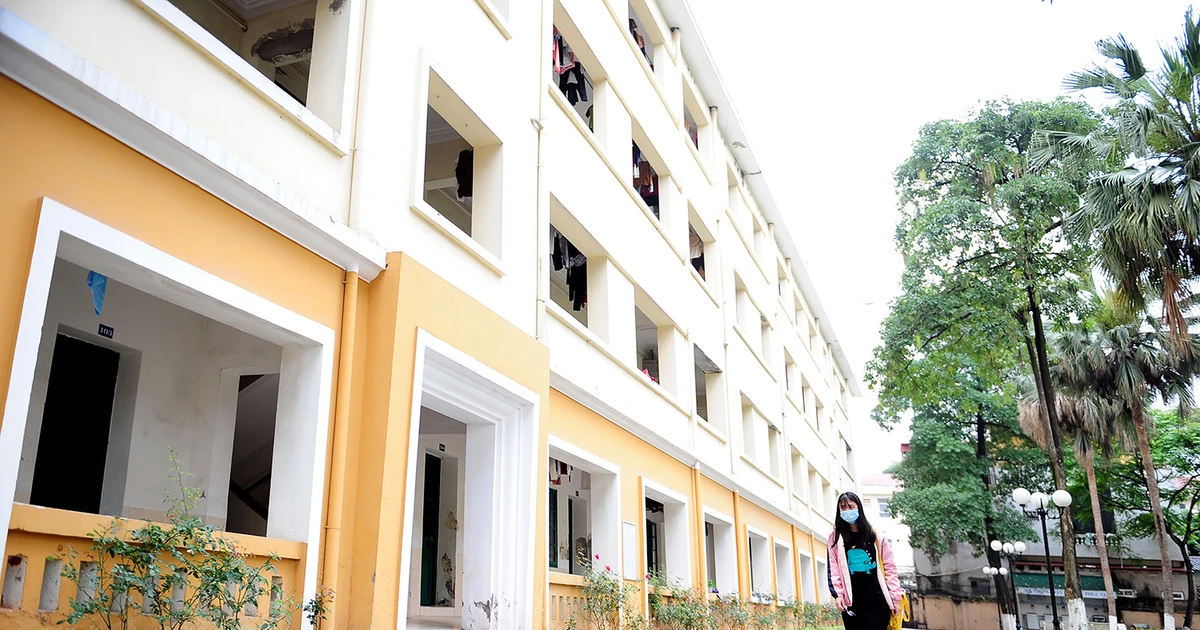 Sinh viên KTX Mễ Trì "sống sót" qua những ngày cách ly xã hội: Học online, tập thể dục, chống dịch nghiêm túc