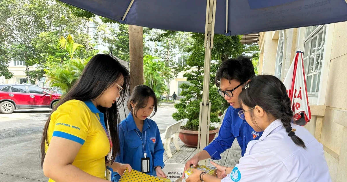 Trường ĐH Tài chính – Marketing chung tay ủng hộ đồng bào miền Bắc vượt khó sau bão số 3